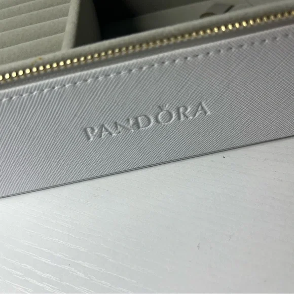 Pandora White Floral Zip Jewelry Case Travel Organizer Ring & Charm Storage - Picture 3 of 8